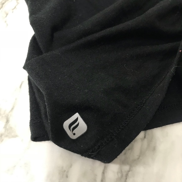 Fabletics Switch Back Long Sleeve Active Wear - Picture 8 of 8